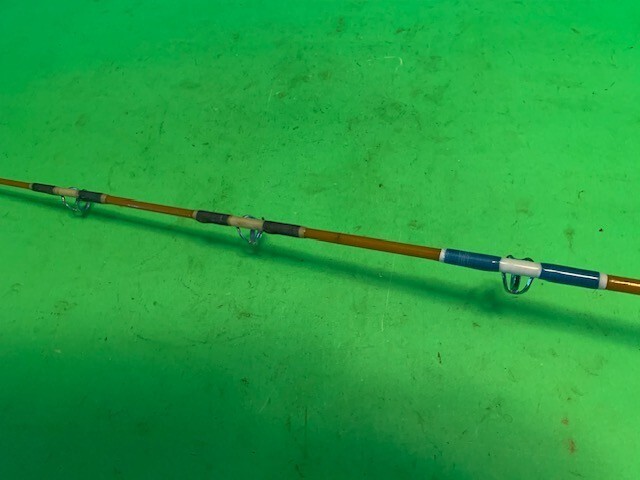 VINTAGE SABRE GOLDEN 6 FOOT 6 INCH 20 TO 50 POUND RATED CONVENTIONAL FISHING ROD