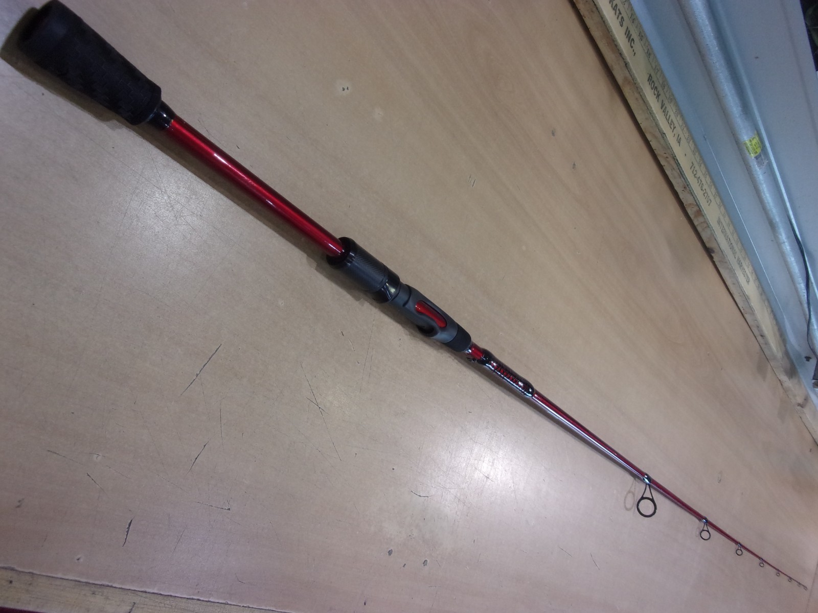 SHAKESPEARE UGLY STIK CARBON 7 foot Medium Heavy spinning rod