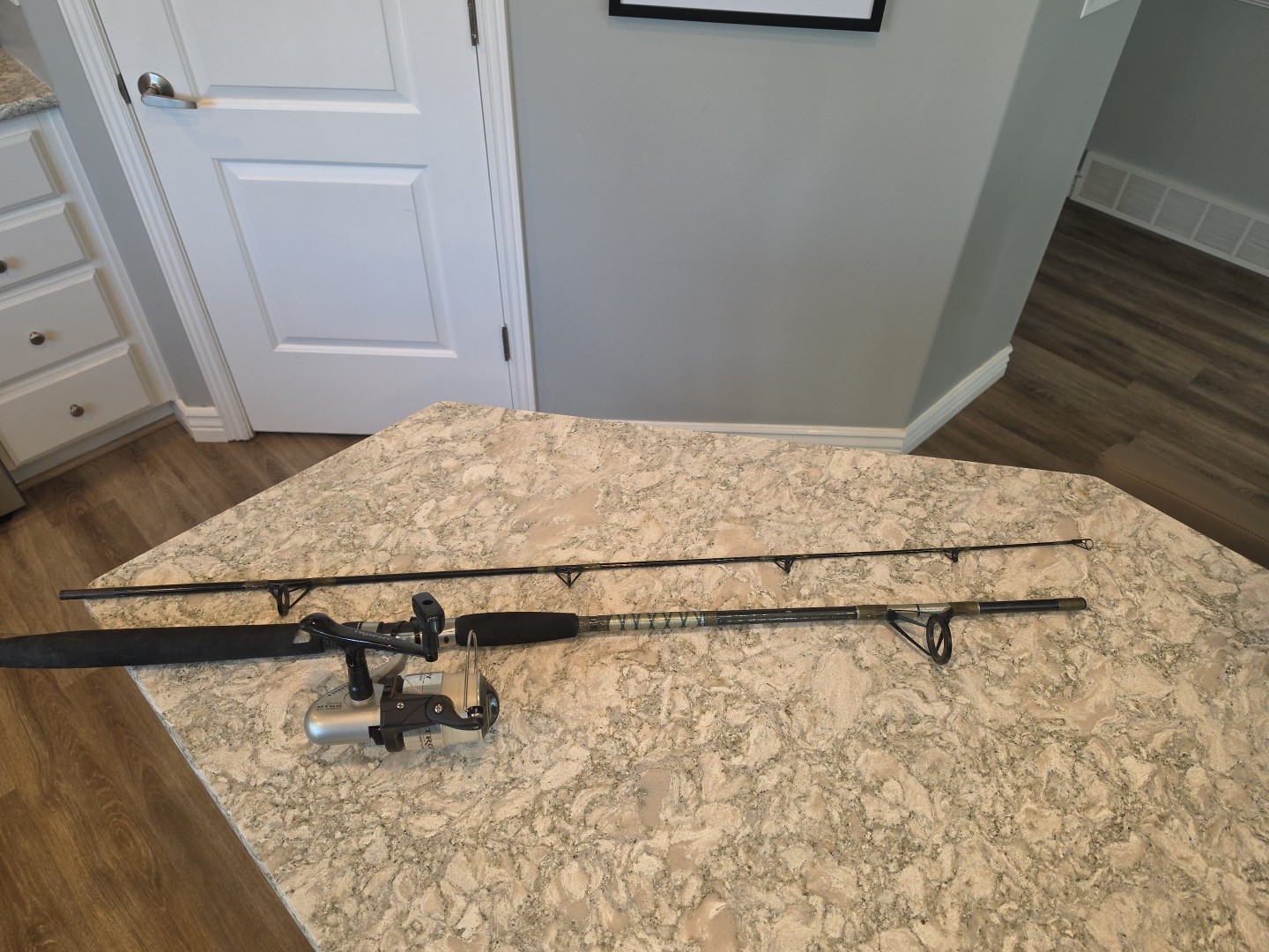 Quantum Trophy Big Water 7’0″ Spinning Rod QTS702MHB 2Pc 15-40lb W/ QT60 Reel