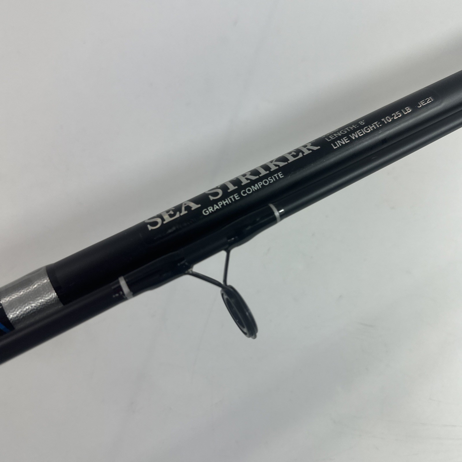 Sea Striker Fishing Pole and Reel SS8B LINE WEIGHT 10-25 JE21 ST5080 NEW