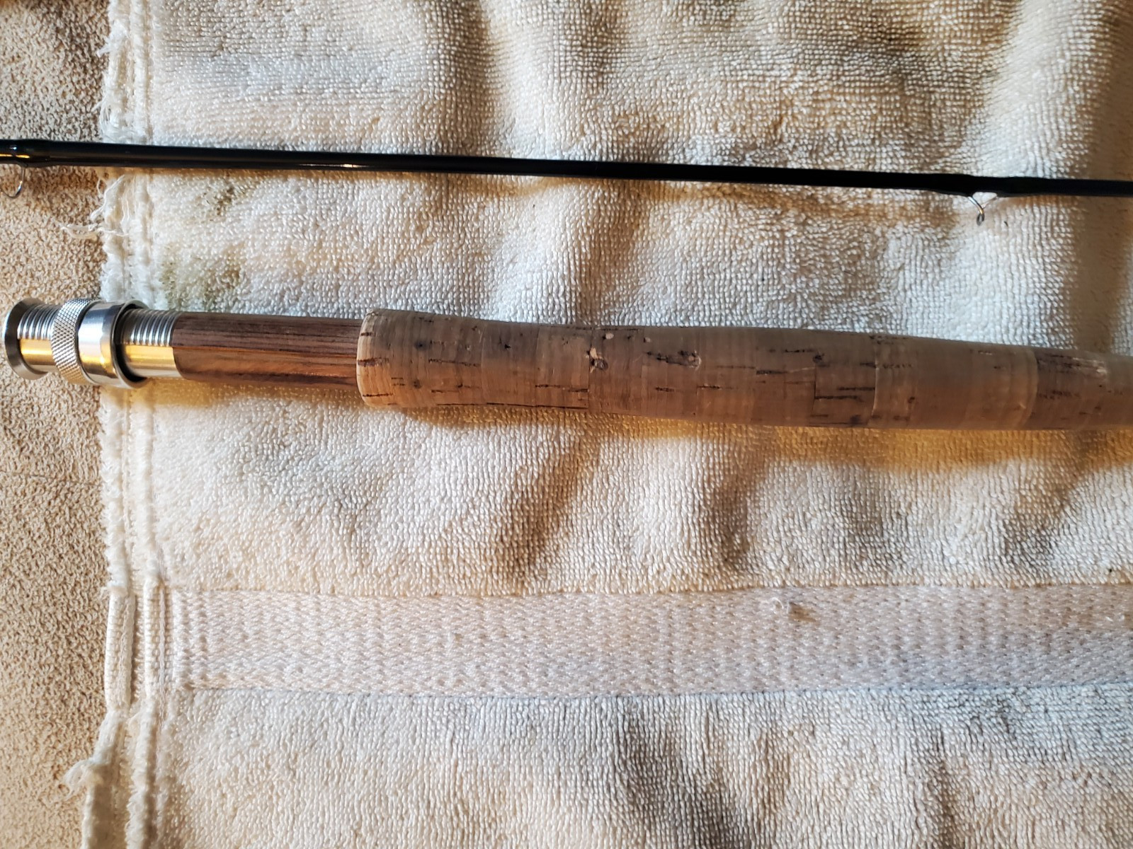 Cabela’s Fish Eagle II IM6 GFII 865 Graphite 8’6″ 2 Piece w Hard Tube/Case