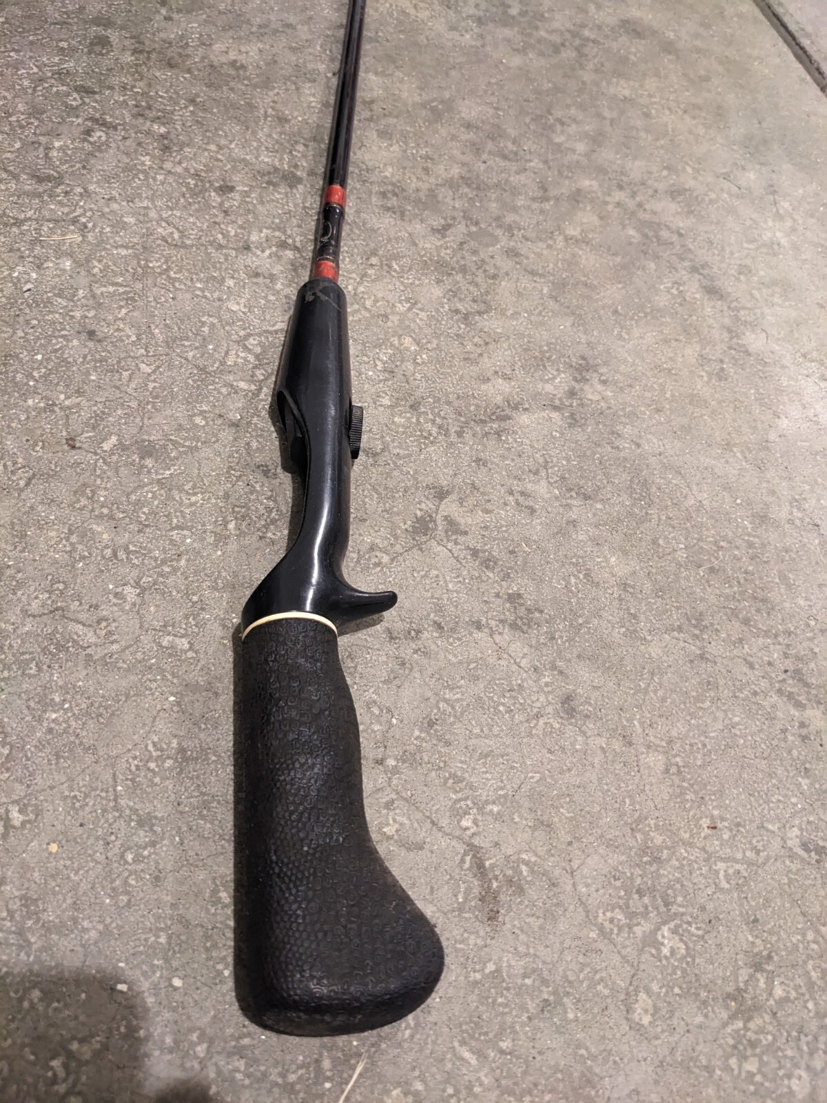 Bass Pro Shops tourney Special IM6 5’2″ 1 Pc Baitcasting Vintage Fishing Rod