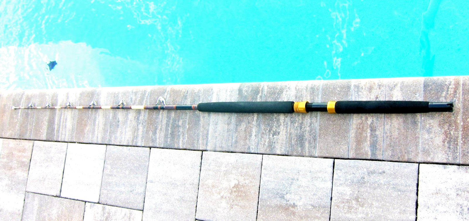 Shakespeare Ugly Stik White Tiger Rod: 6’ IGFA 30-80lb AFTCO Rollers & Reel Seat