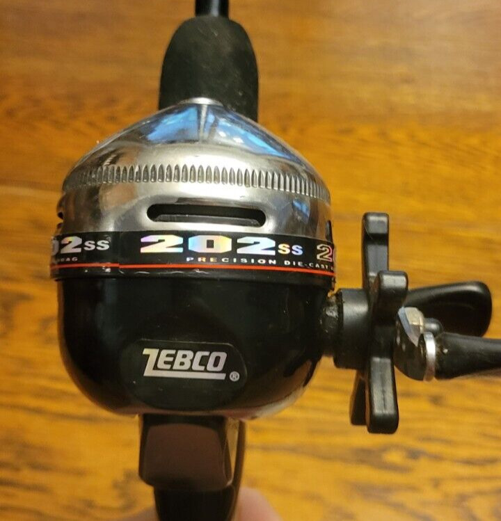 Combo Zebco Dura Action 1245SS-GWD4 562M 5 1/2′ Rod 202SS Spin Cast Fishing Reel