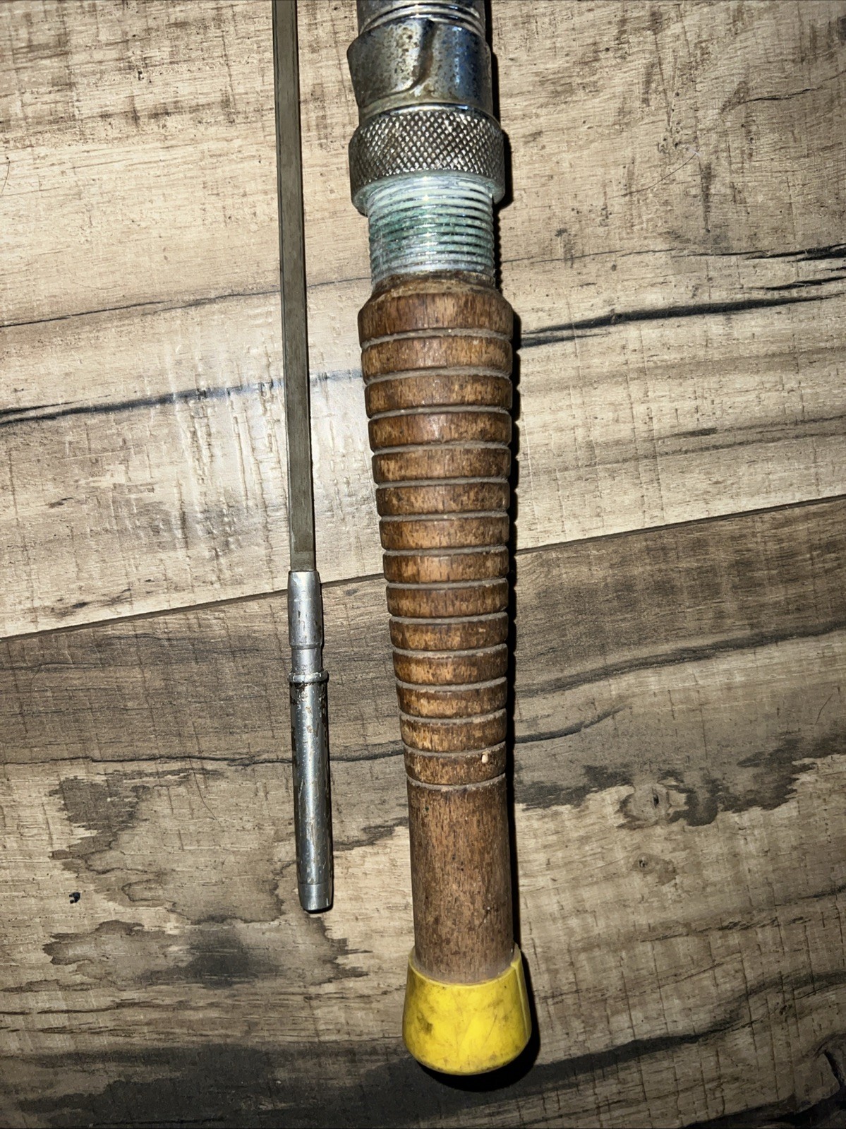 Wright & McGill Daisy R 6’6” Square Fishing Pole Early Antique Fiberglass Rod
