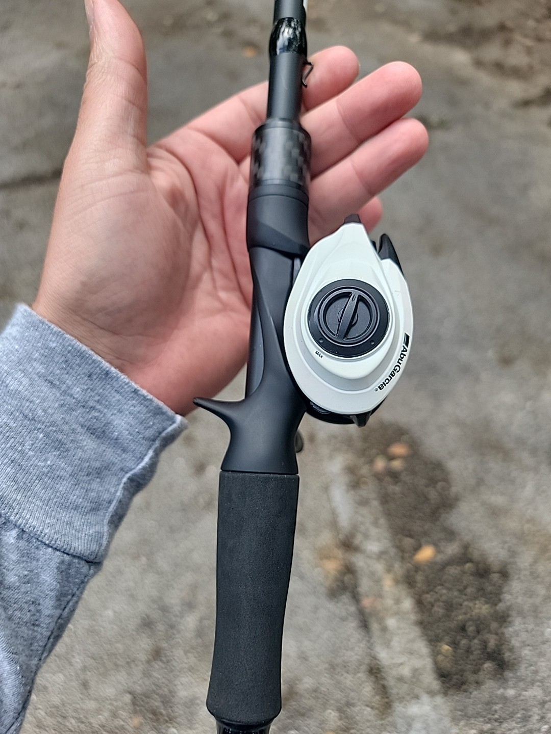 ABU GARCIA VERITAS CASTING ROD 7 foot 3 inch medium heavy. Combo