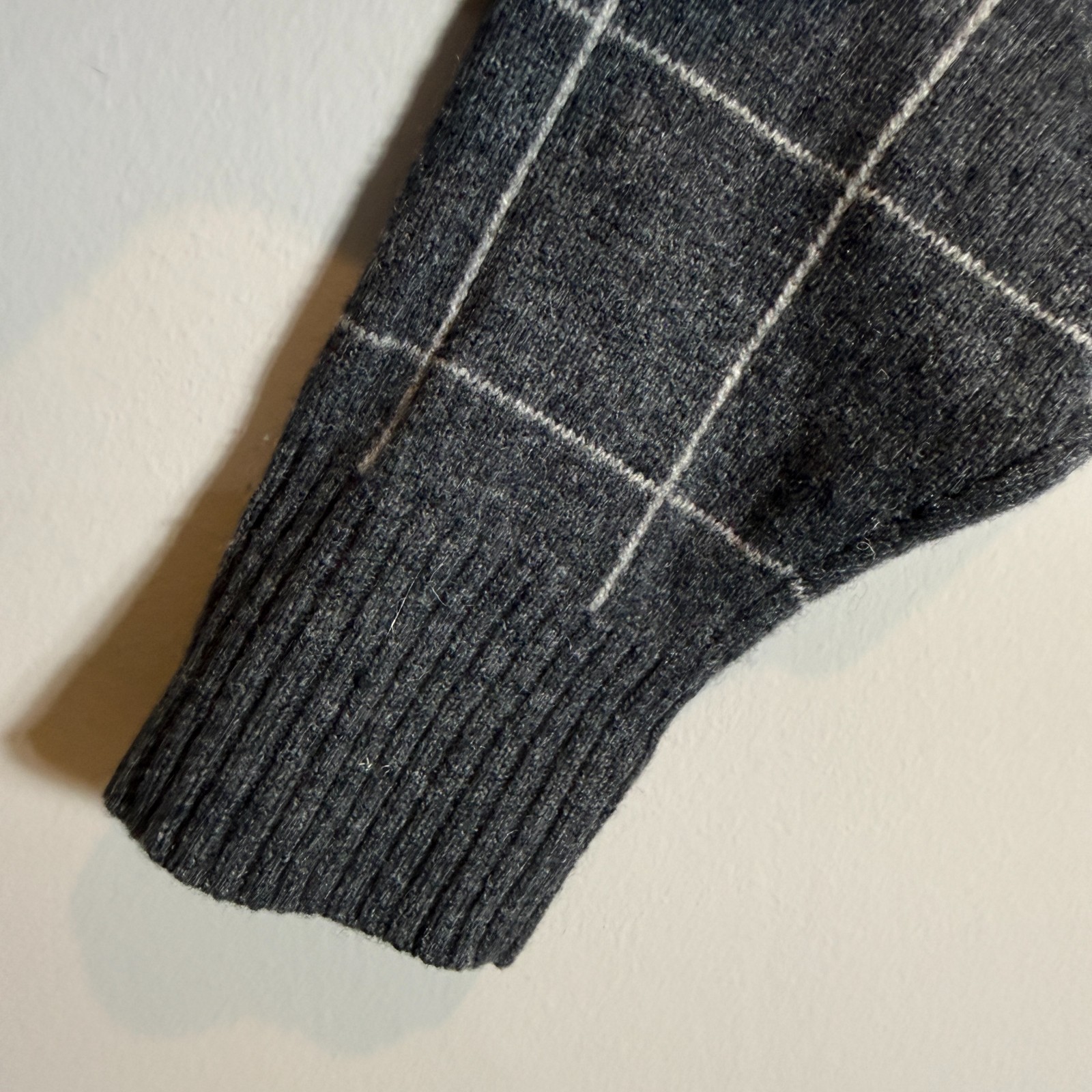 Orvis 100% Wool Windowpane V-Neck Knit Sweater Pullover Men’s Medium Gray NWOT