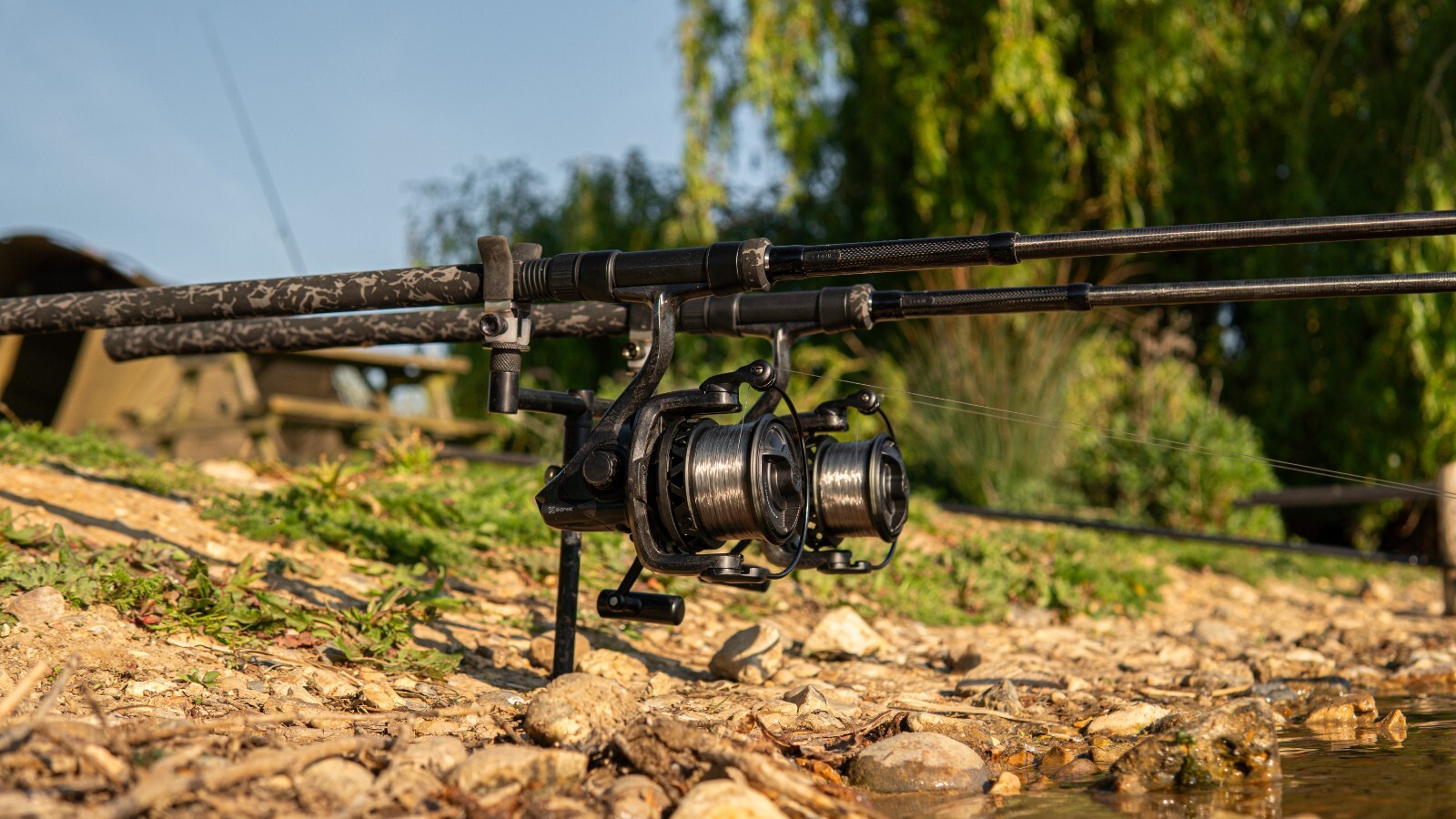 NEW 2025 Sonik Xtractor+ DARK CAMO Carp Rods – All Sizes – (AC0161 – AC0165)