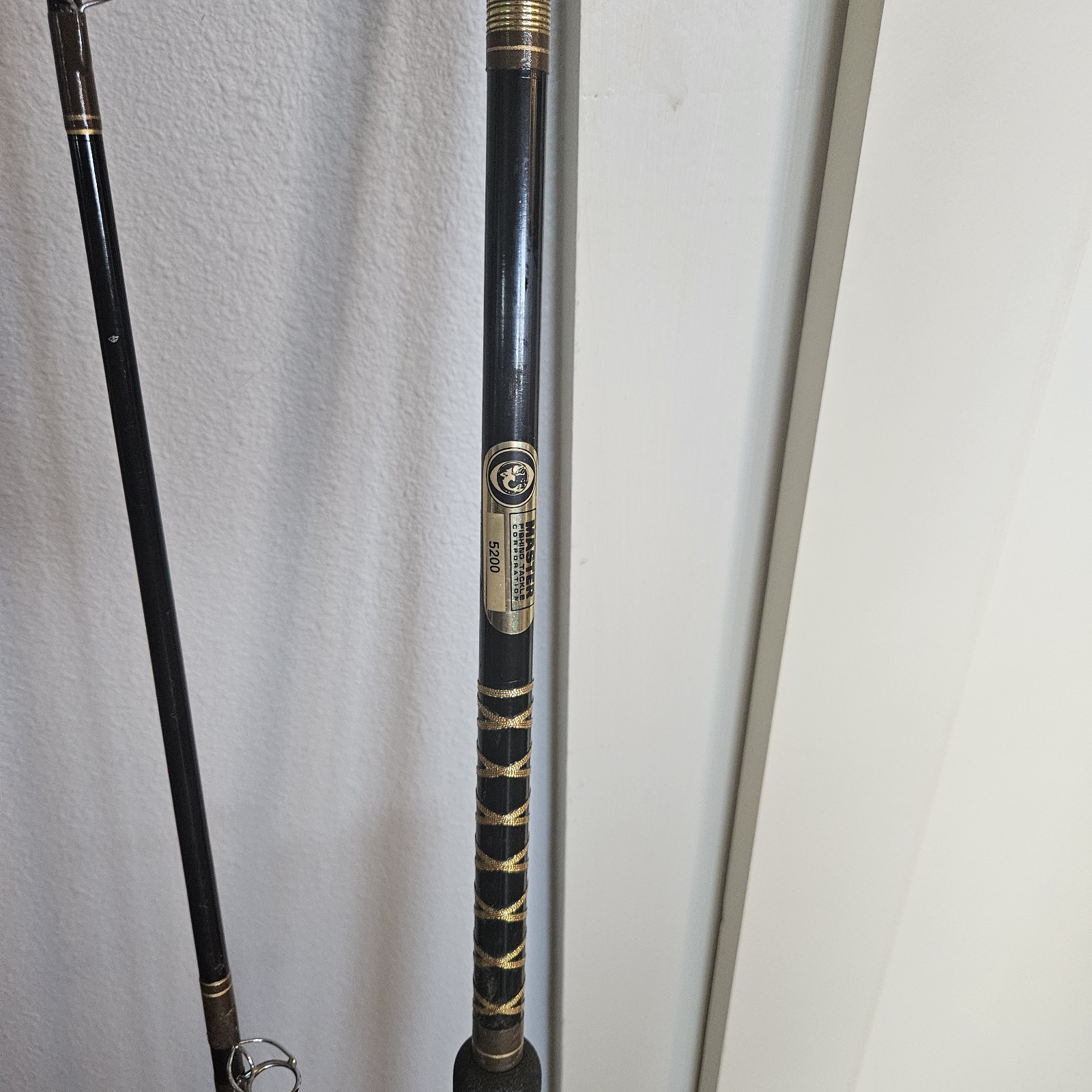 Master Model 5200 Black Graphite Spinning Rod 2 Piece Big Game Fishing Pole 8ft