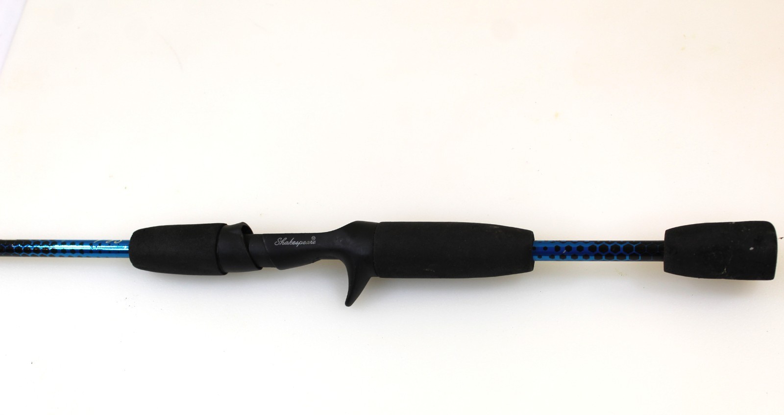 Shakespeare Reverb RBSC 56 2M 5′ 6″ Casting Fishing Rod Medium Action 2 Piece