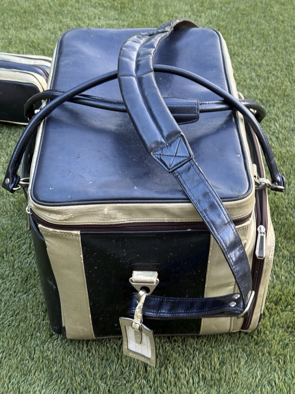 Used Shimano Herabuna Set – Rod Case, Bag, & Umbrella