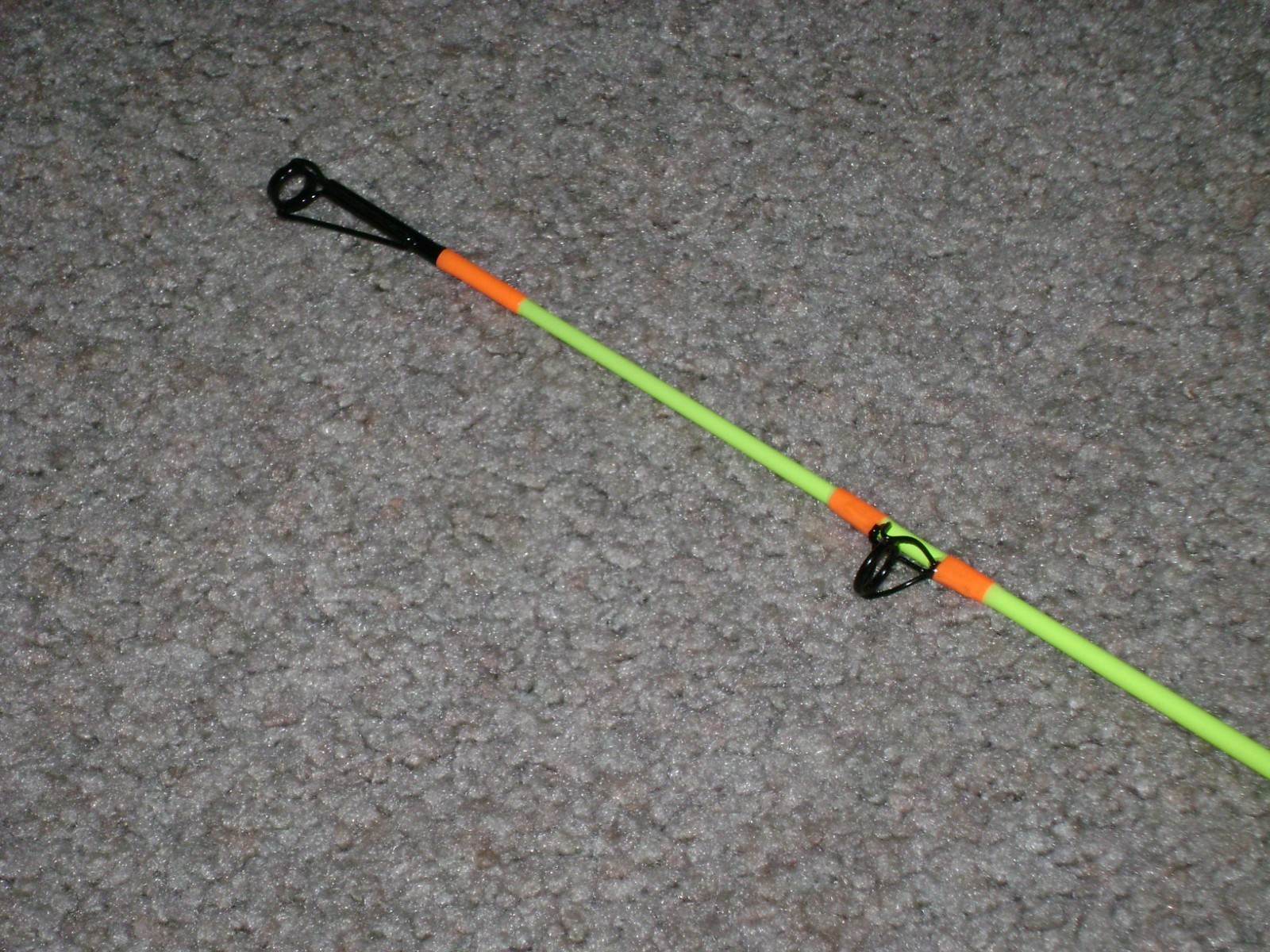 GLOW ROD MEAT HUNTER FLEX 10′ HVY SPINNING -GLOWS LEMON UNDER BLACKLIGHT !