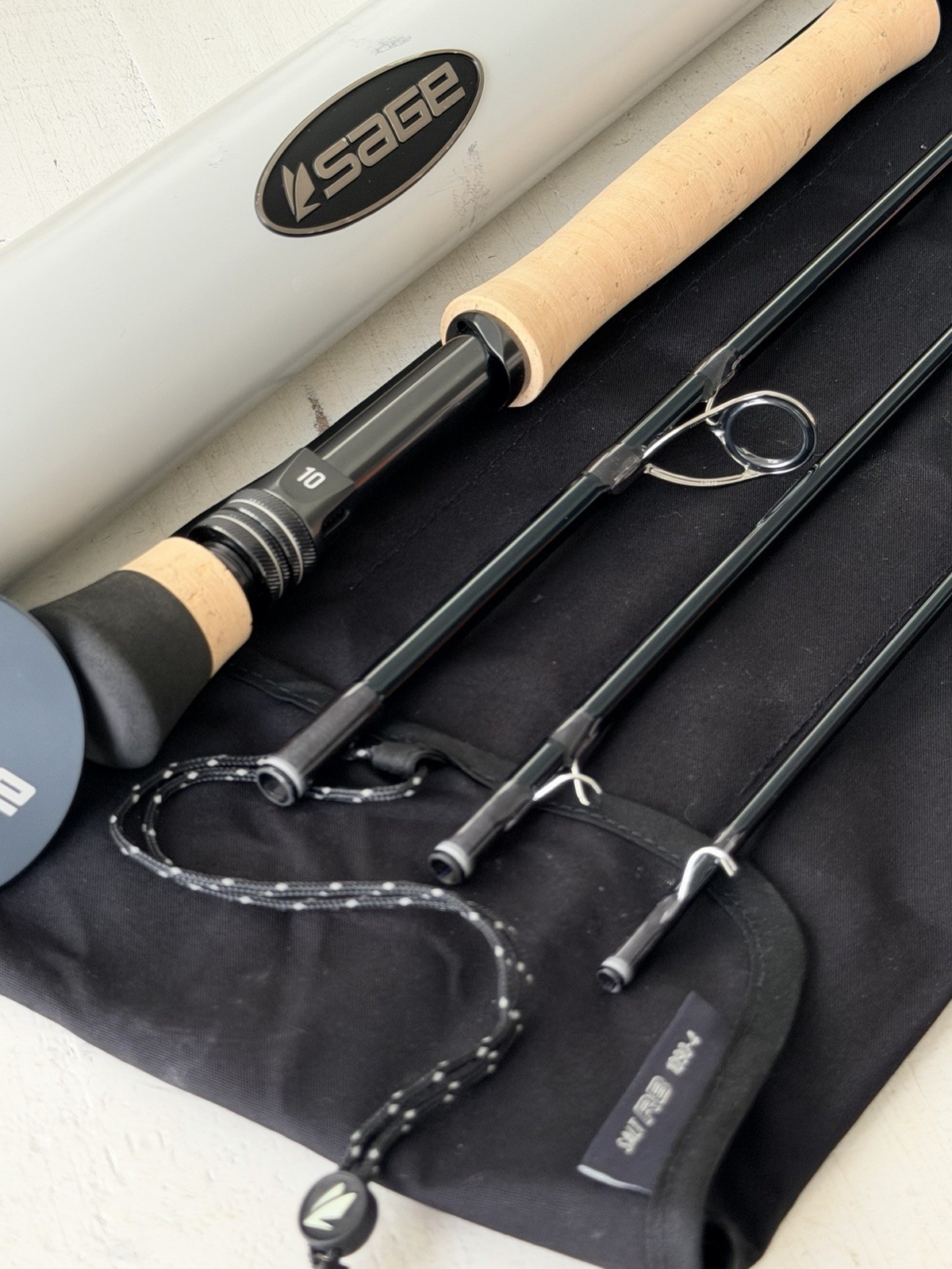 **BEAUTIFUL** 🔥 SAGE R8 SALT 10wt. 9’ft~4Pc FlyRod!! 🔥~LEGENDARY~🔥