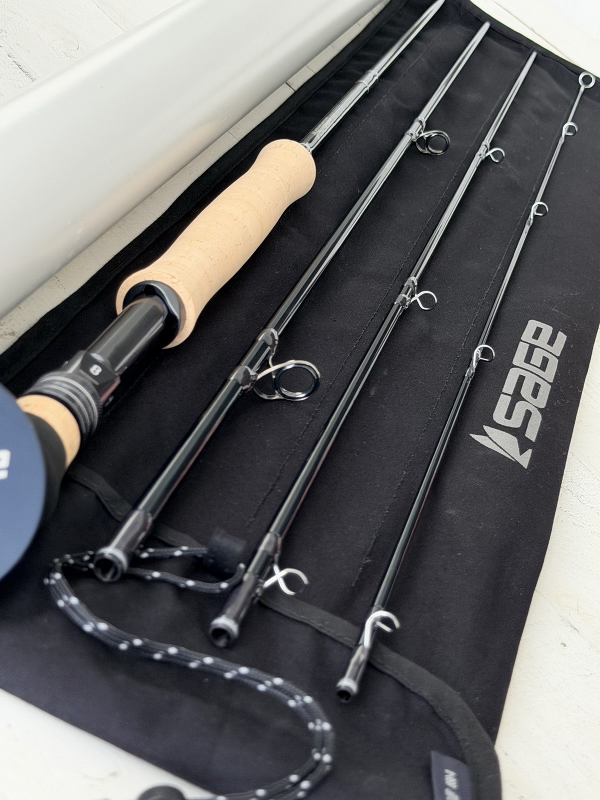 **BEAUTIFUL** 🔥 SAGE R8 SALT 8wt. 9’ft~4Pc FlyRod!! 🔥~LEGENDARY~🔥