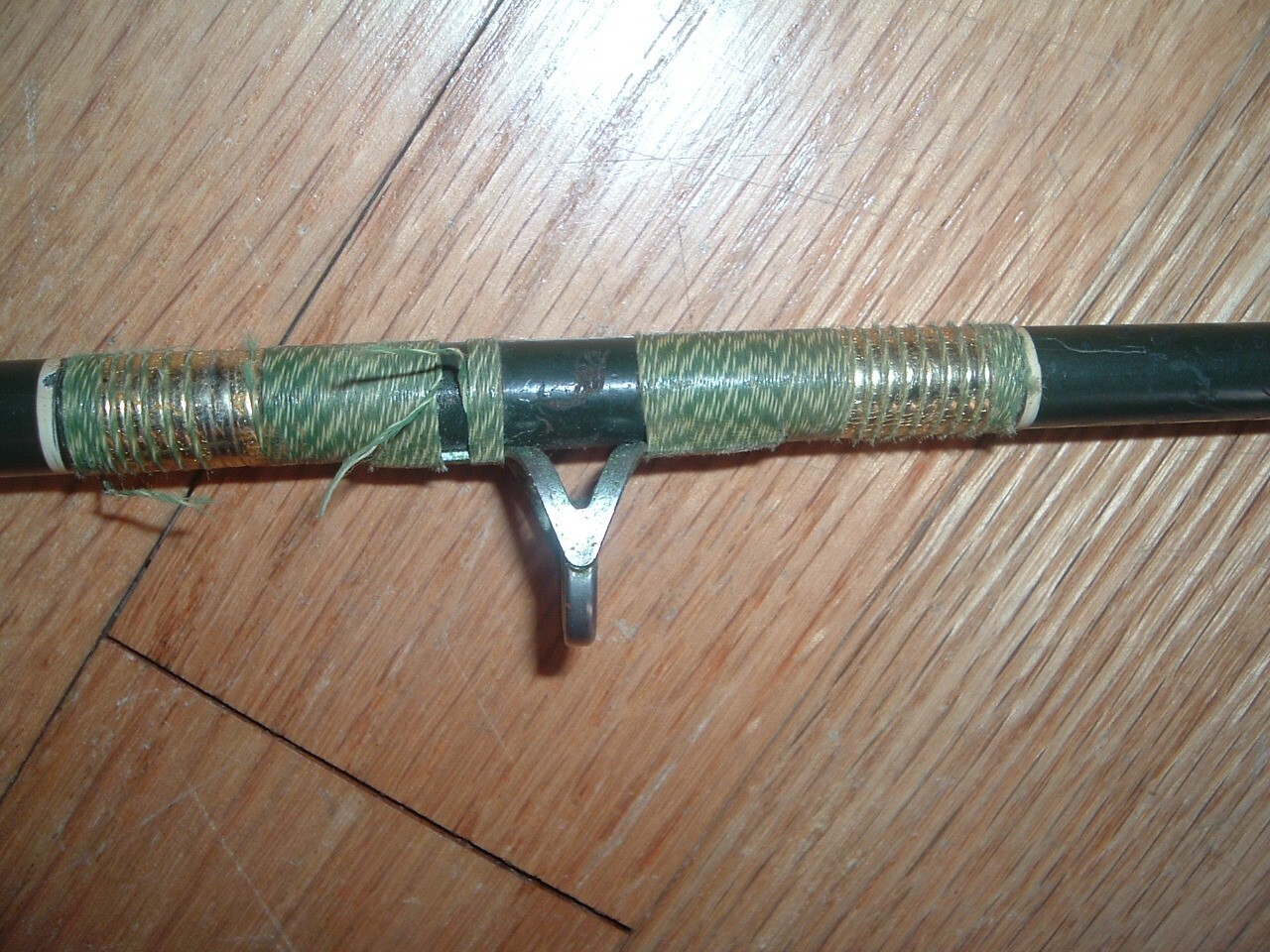 Vintage Ike Walton 6′ – 6″ Fiberglass 6.5′ Fishing Rod one piece green