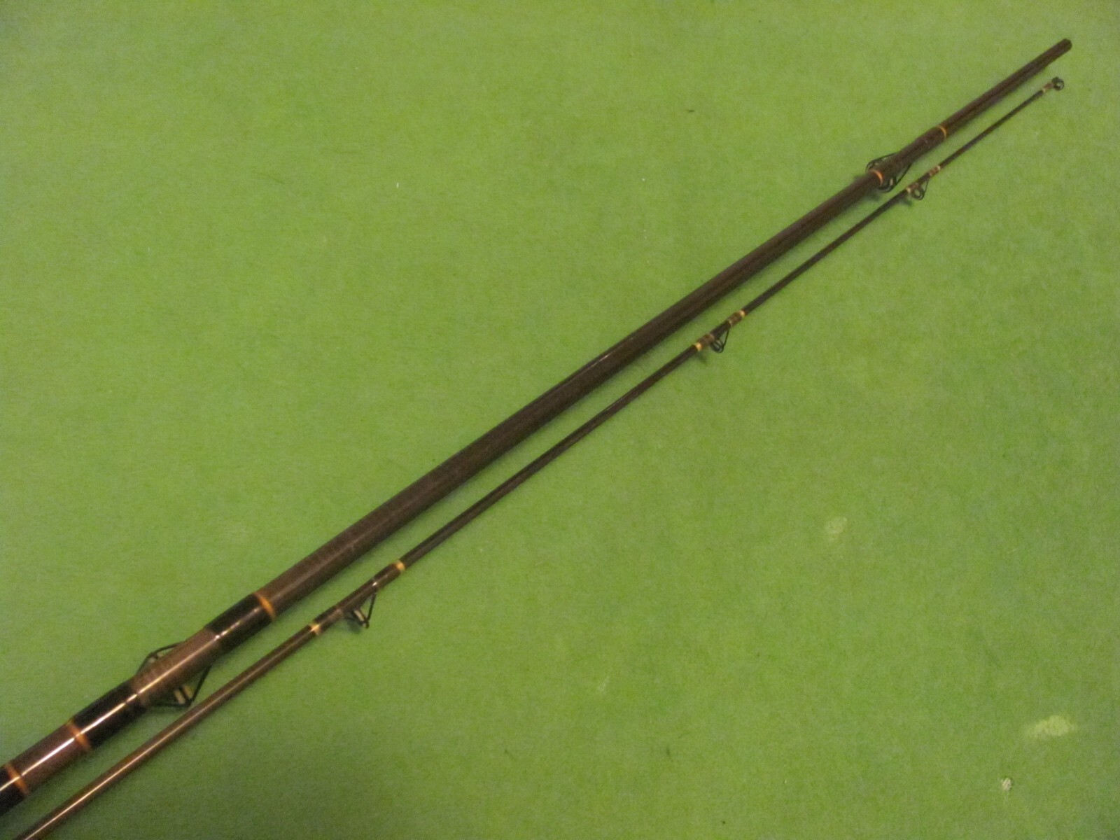 VINTAGE CUSTOM-MADE FEATHERLIGHT 7′ 8″ MOOCHING 2-PIECE FISHING ROD