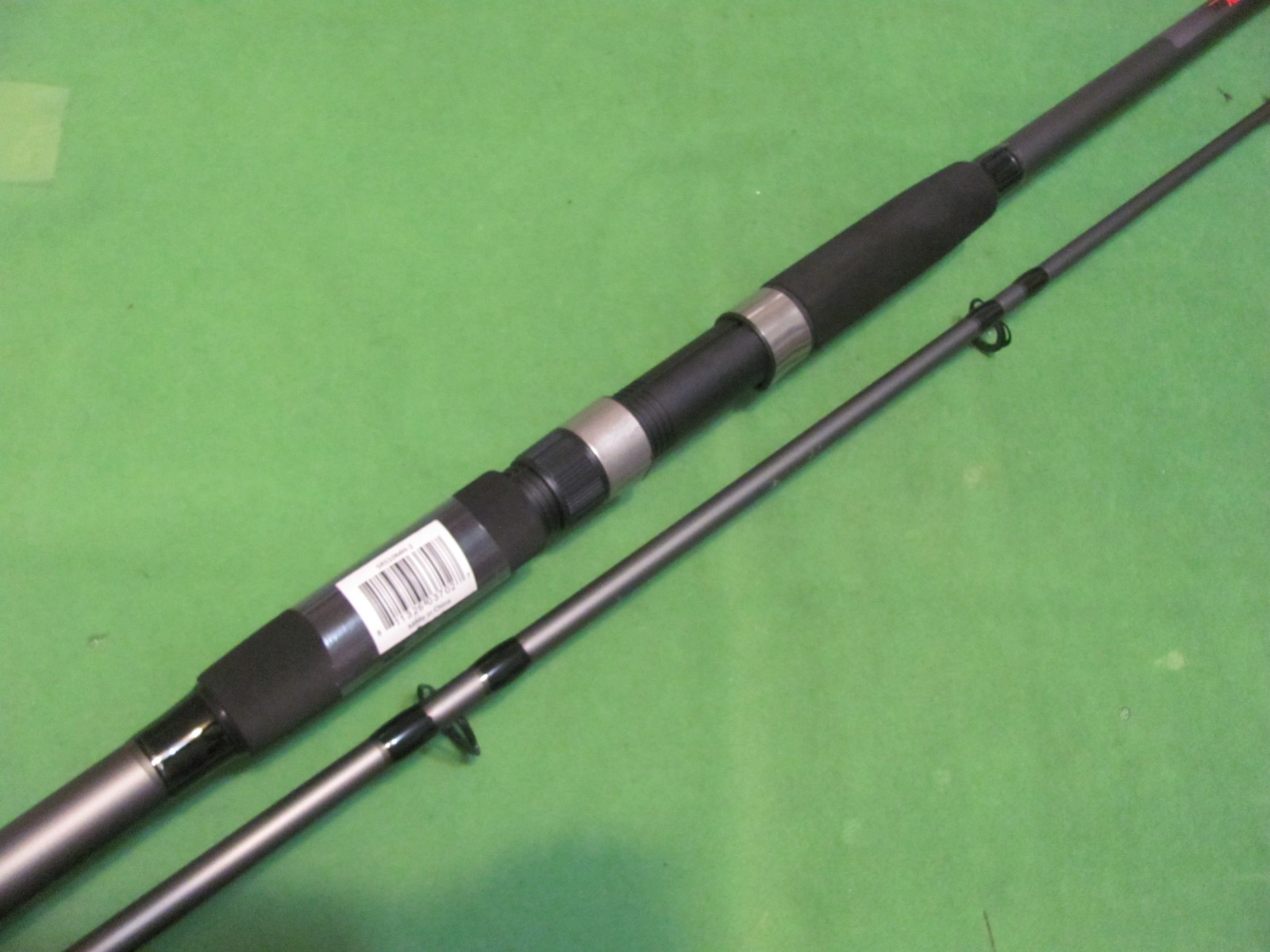 Danco Max Kat 10′ 0″ Medium Heavy Action Spinning 2-Piece Surf Rod.