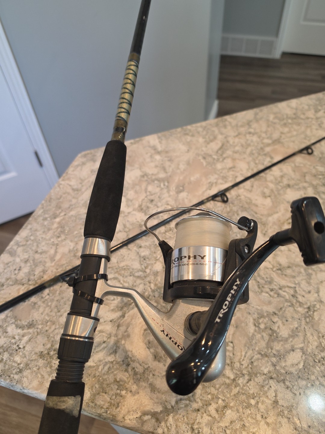 Quantum Trophy Big Water 7’0″ Spinning Rod QTS702MHB 2Pc 15-40lb W/ QT60 Reel