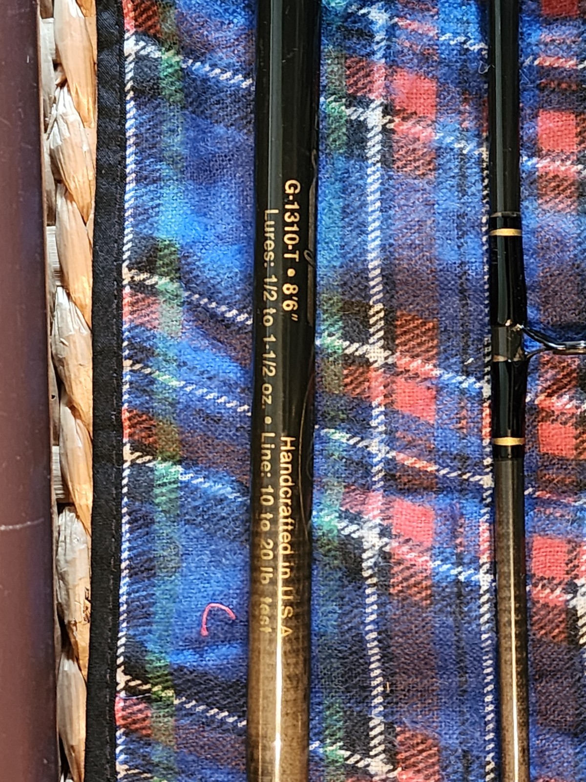 Lamiglas 1310T Medium Heavy 10-20lb 8’6″ 2pc Csting Rod USA W/sock & Tube EUC.
