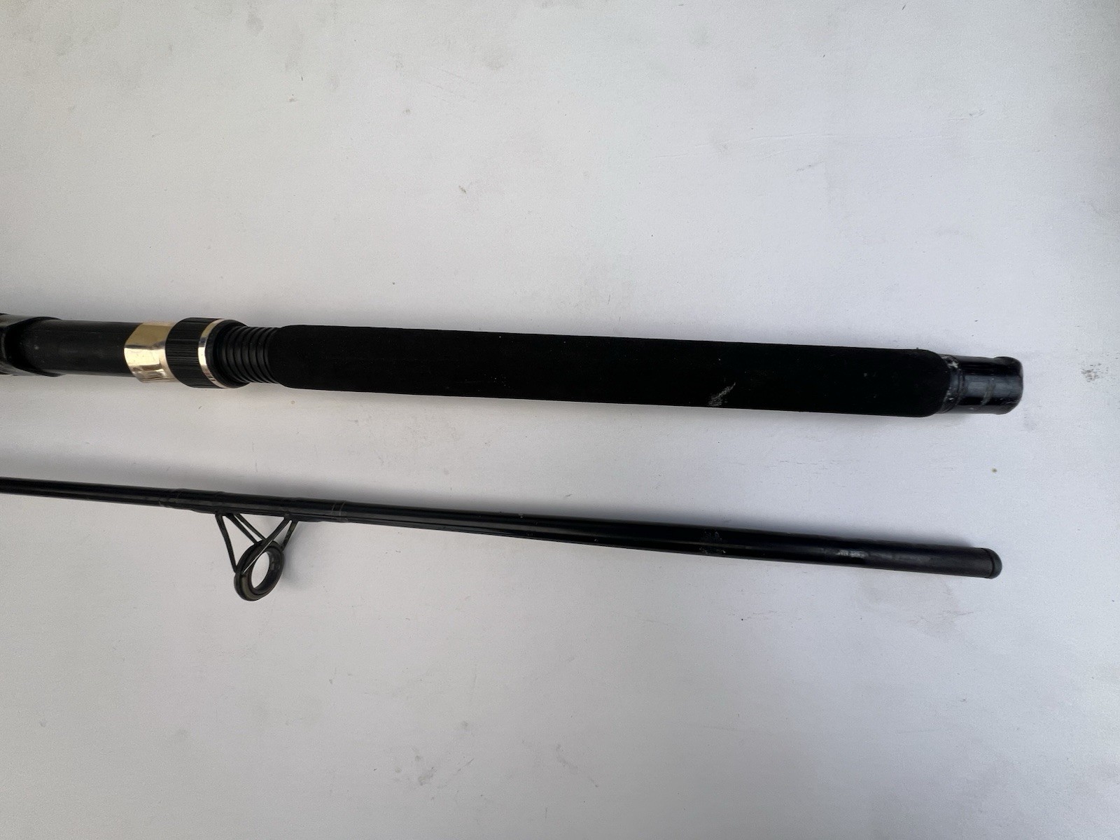 South Bend Black Beauty 2 Piece 10-20lb Spinning Rod Fishing pole 3556 Vintage 7