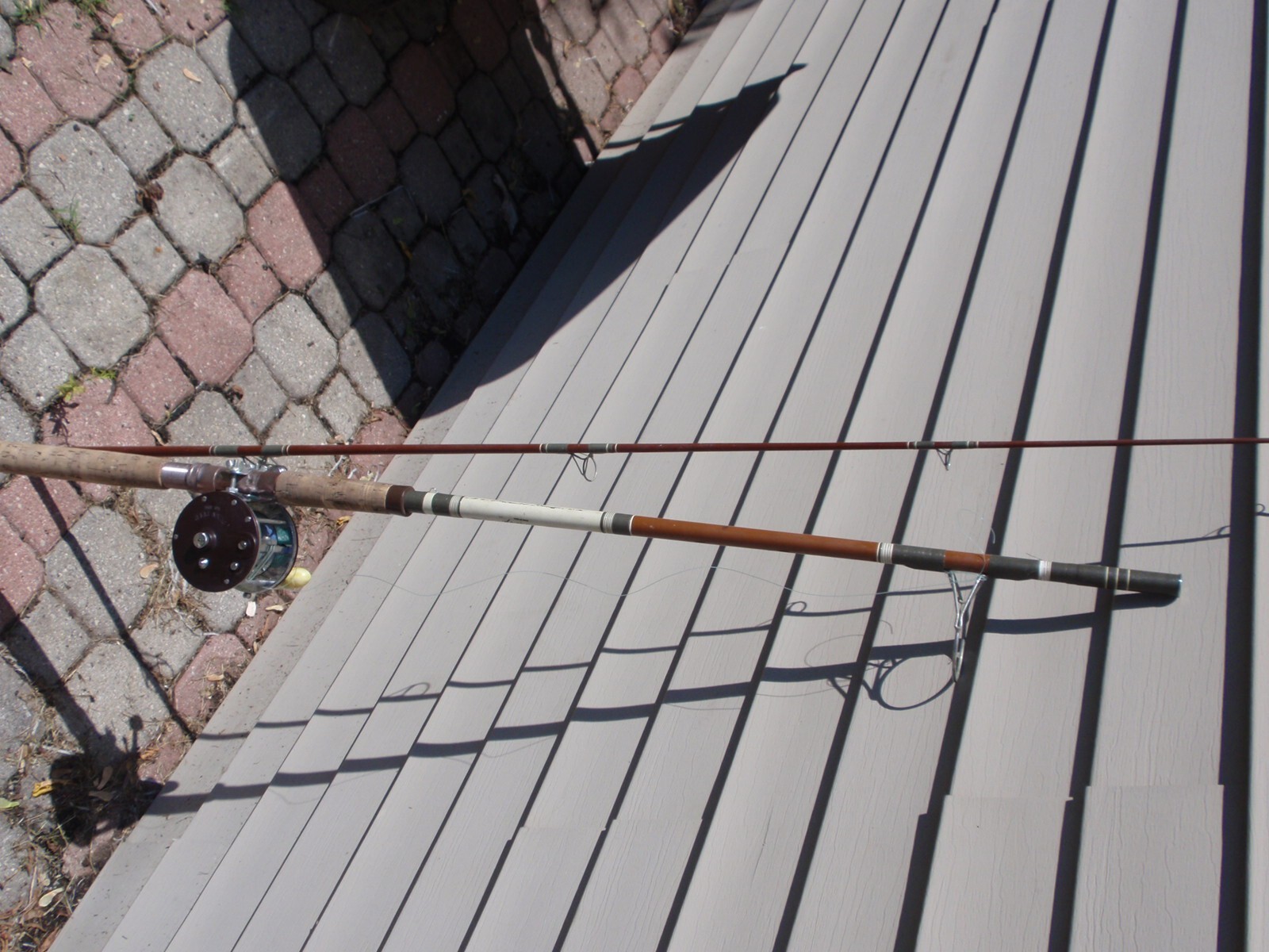 VINTAGE BERKLEY 9′ TRI-SPORT 2 PIECE SALTWATER FISHING ROD W/PENN PEER NO 309