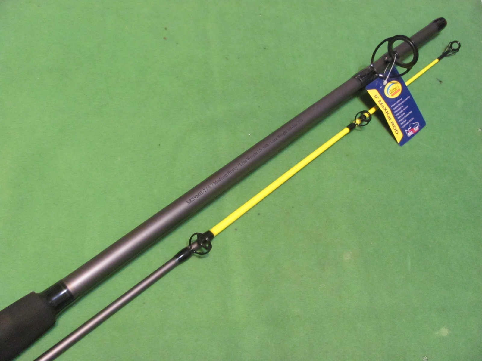 Danco Max Kat 9′ 0″ Medium Heavy Action Spinning 2-Piece Surf Rod.
