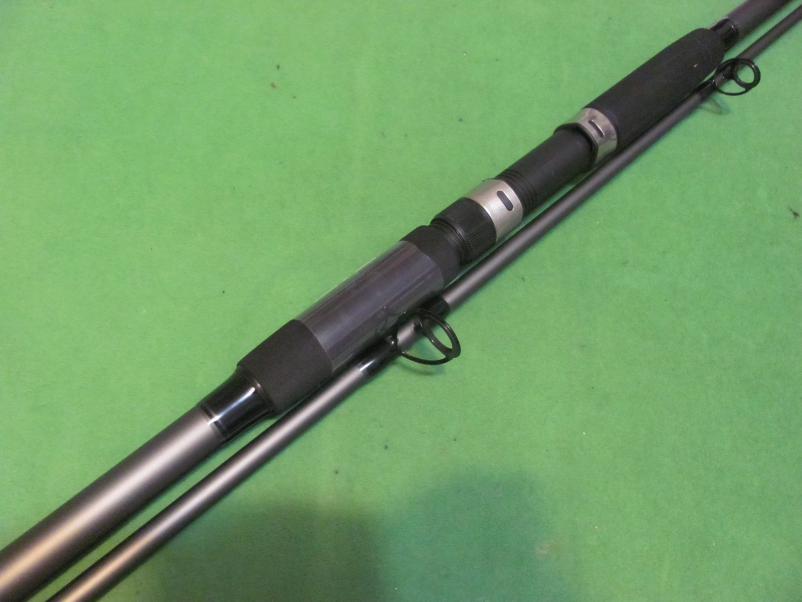Danco Max Kat 10′ 0″ Medium Heavy Action Spinning 2-Piece Surf Rod.
