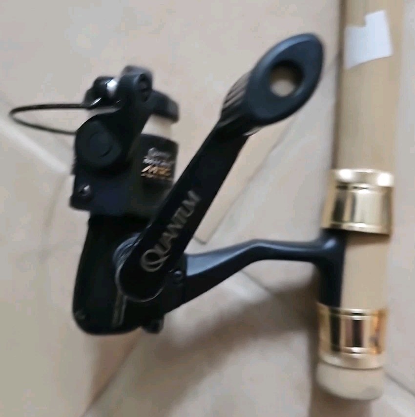2 MASTER RODS (NEW) 48″ AND 36″ Long.. 2 REELS 1 QUANTUM 1 SILSTAR #2