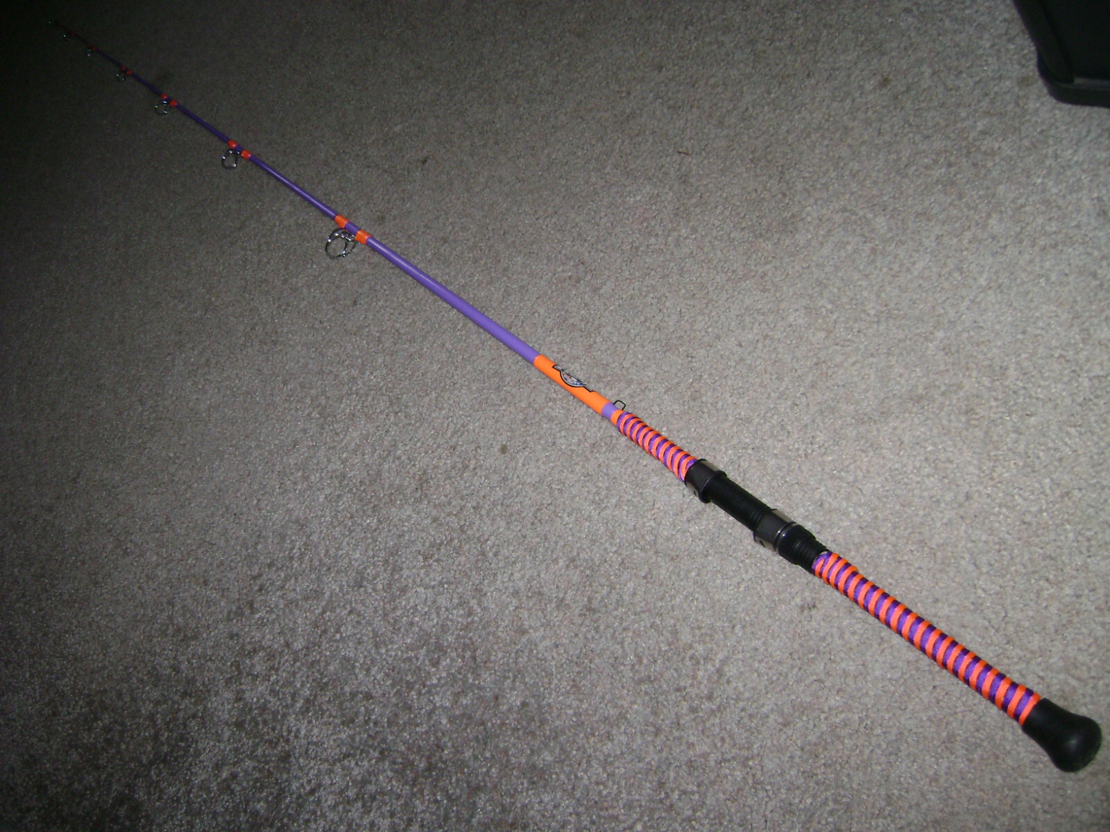 GLOW ROD MEAT HUNTER FLEX 6′ SPINNING -BIG FISH- GLOWS PURPLE UNDER BLACK LIGHT!