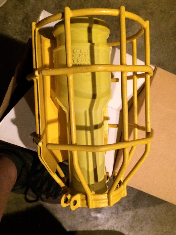 BRAND NEW McGILL GROUNDED INDUSTRIAL EXTENSION LIGHT 7001 RIG
