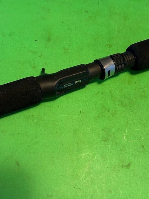 CUSTOM G LOOMIS 905 7 FOOT 2 INCH 15 TO 30 POUND CLASS CONVENTIONAL FISHING ROD