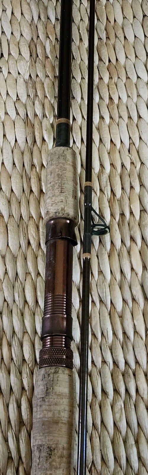 Near Mint PFLUEGER MEDALIST GRAPHITE 8’3″ 2PC 8-12Lb SPINNING ROD