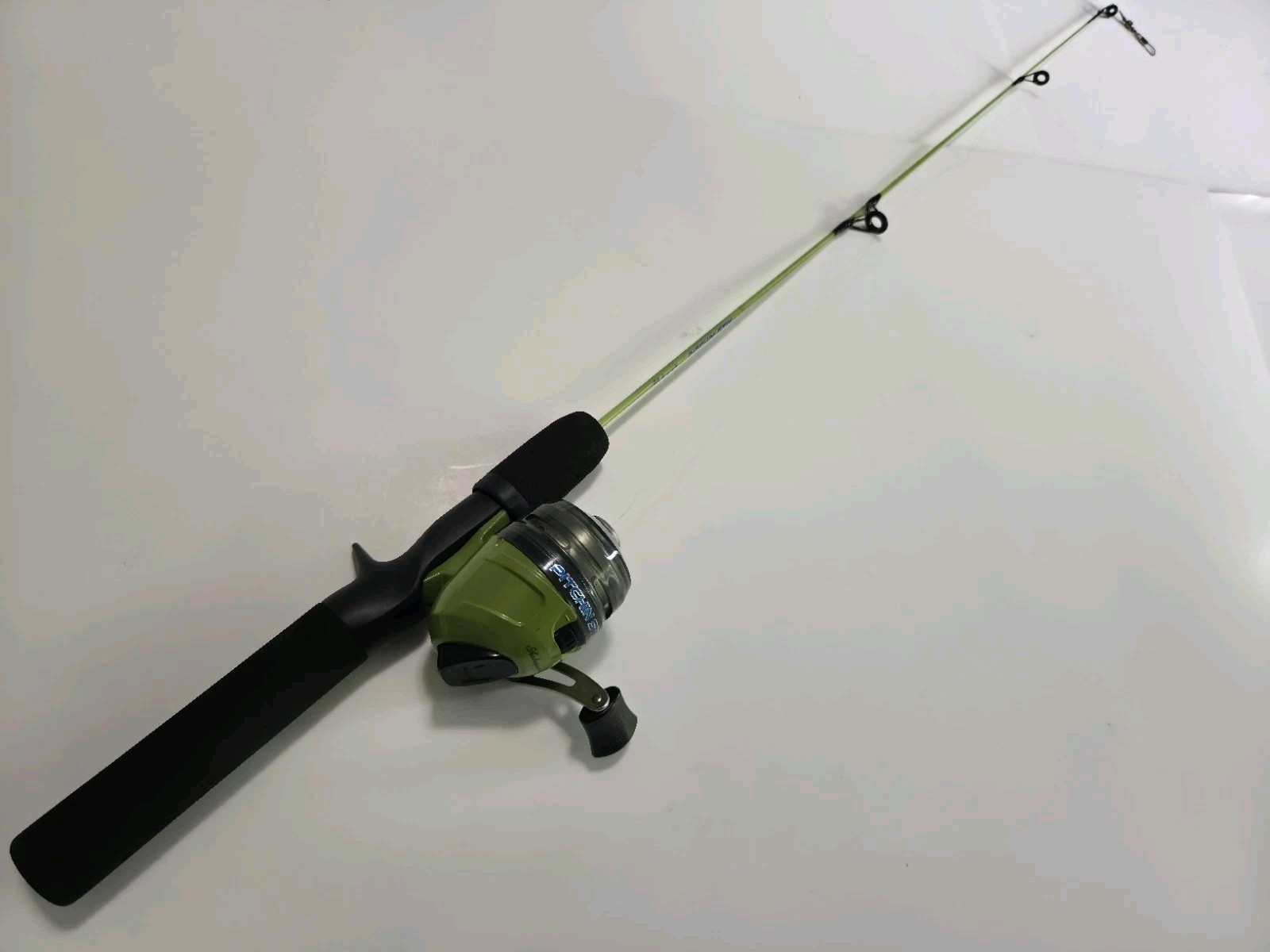 Shakespeare Pitchin’ Stick Combo 30″ Spincast Reel Ultra Light Ice Fishing