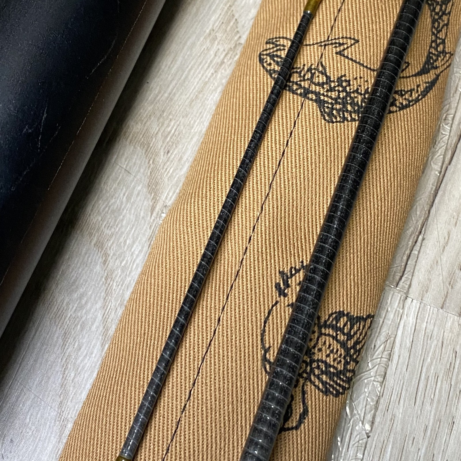 ORVIS Graphite “FAR AND FINE” 5wt 7’9″ Fly rod w/Sock Tube