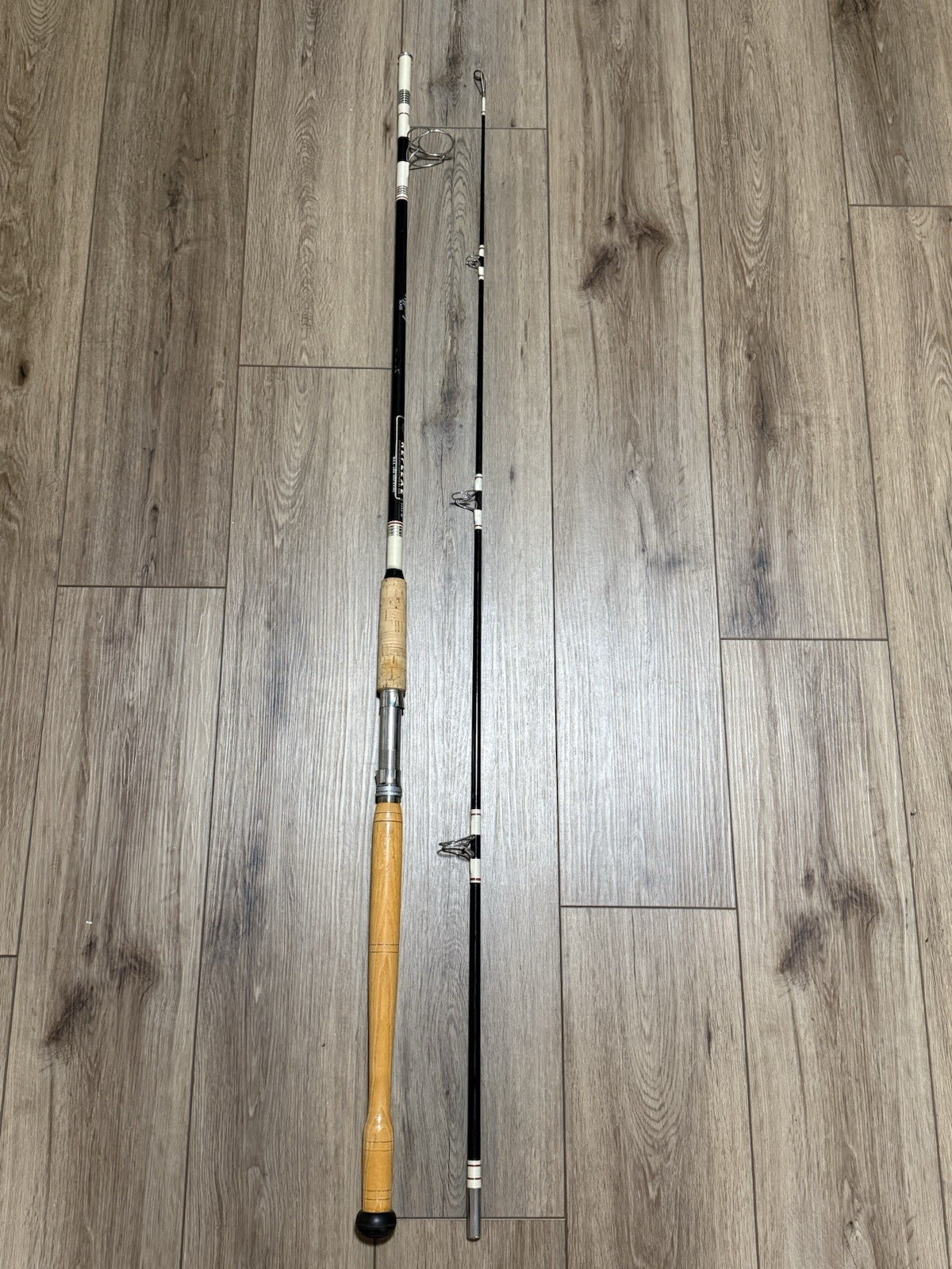Gladding Quick Reflexe R585-M Nypoxy 8′ 6″ Two 2 Piece Heavy Surf Rod 25 lb.