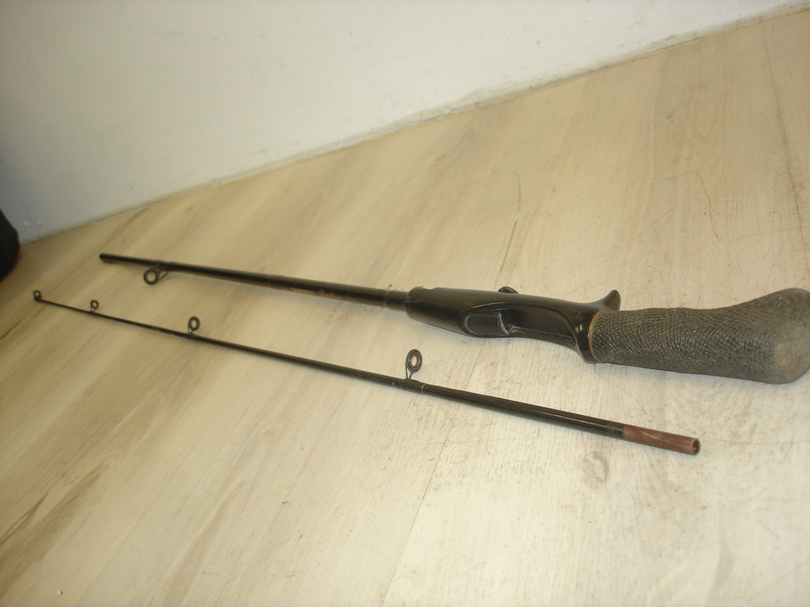 Shimano FX-1552-2 Casting Fishing Rod, 5’6″ 2 Piece 8-20 lb