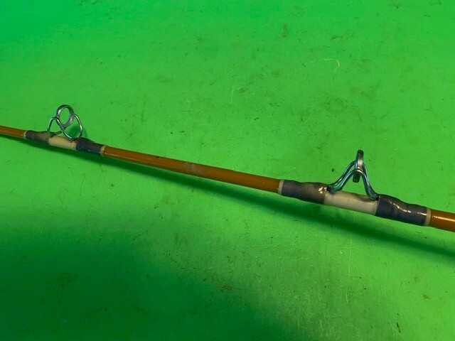 VINTAGE SABRE GOLDEN 6 FOOT 6 INCH 20 TO 50 POUND RATED CONVENTIONAL FISHING ROD