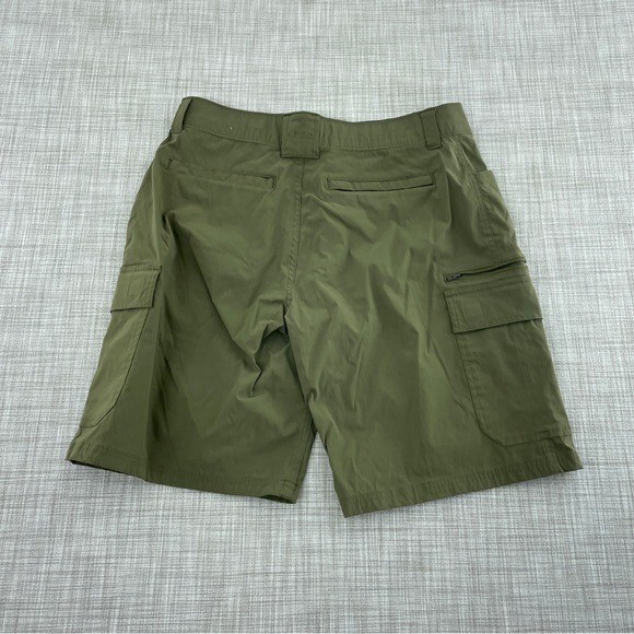 Orvis Mens Size 32 Army green tech cargo shorts 1548