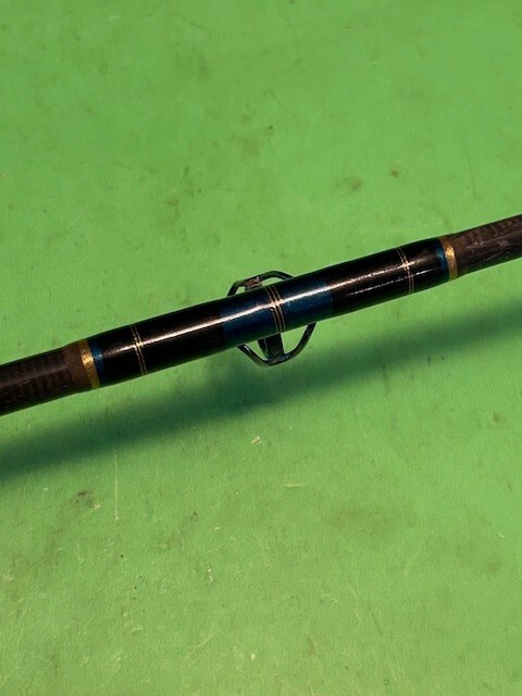 CUSTOM G LOOMIS 905 7 FOOT 2 INCH 15 TO 30 POUND CLASS CONVENTIONAL FISHING ROD