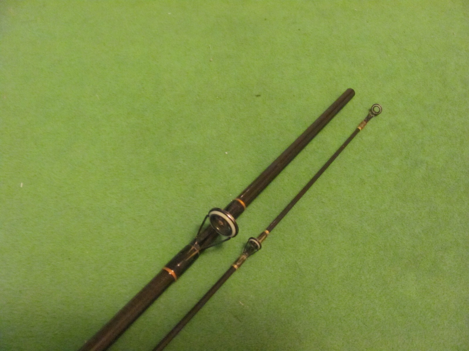 VINTAGE CUSTOM-MADE FEATHERLIGHT 7′ 8″ MOOCHING 2-PIECE FISHING ROD