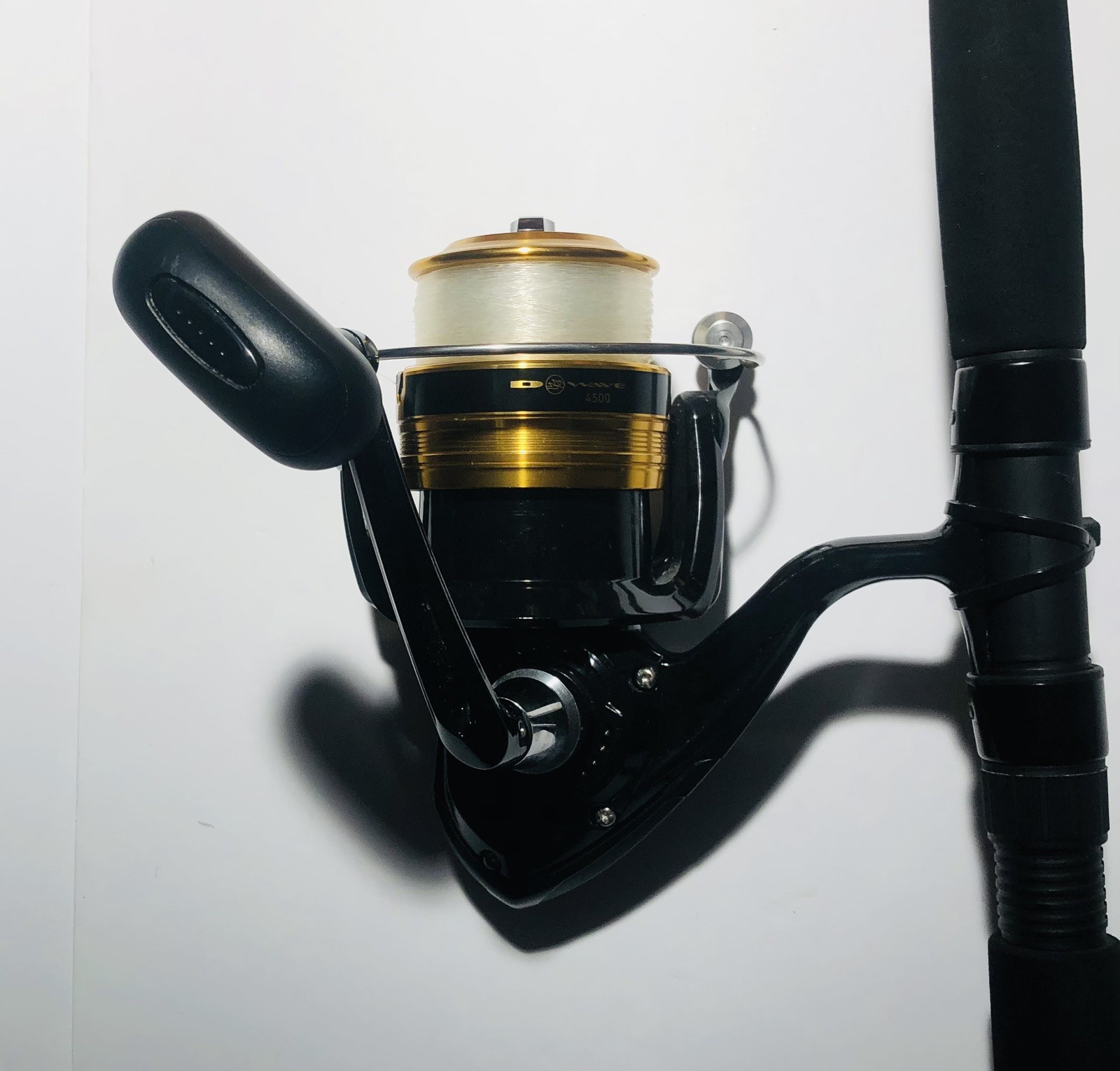 DAIWA D WAVE (DWA F802 MFS) 8’0″ 2 PC Med 12-25LB Spinning Rod & 4500 Reel New