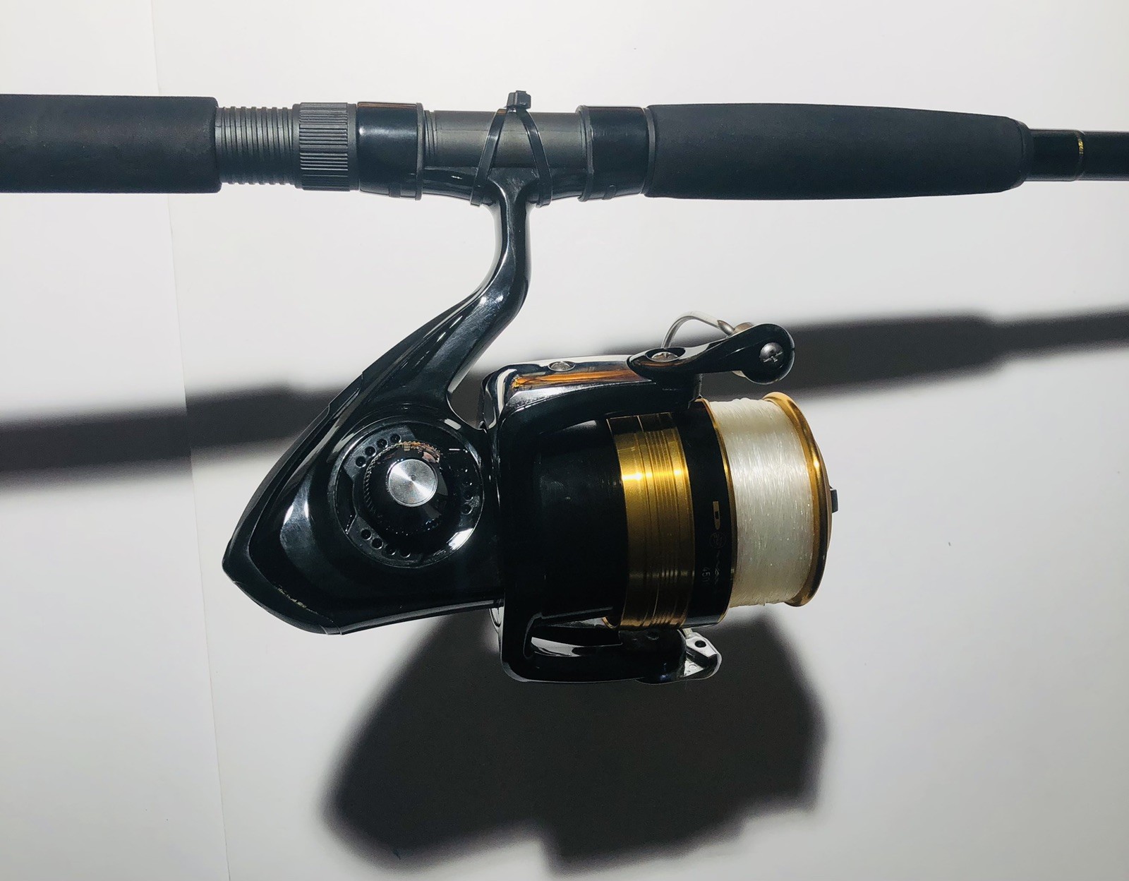 DAIWA D WAVE (DWA F802 MFS) 8’0″ 2 PC Med 12-25LB Spinning Rod & 4500 Reel New