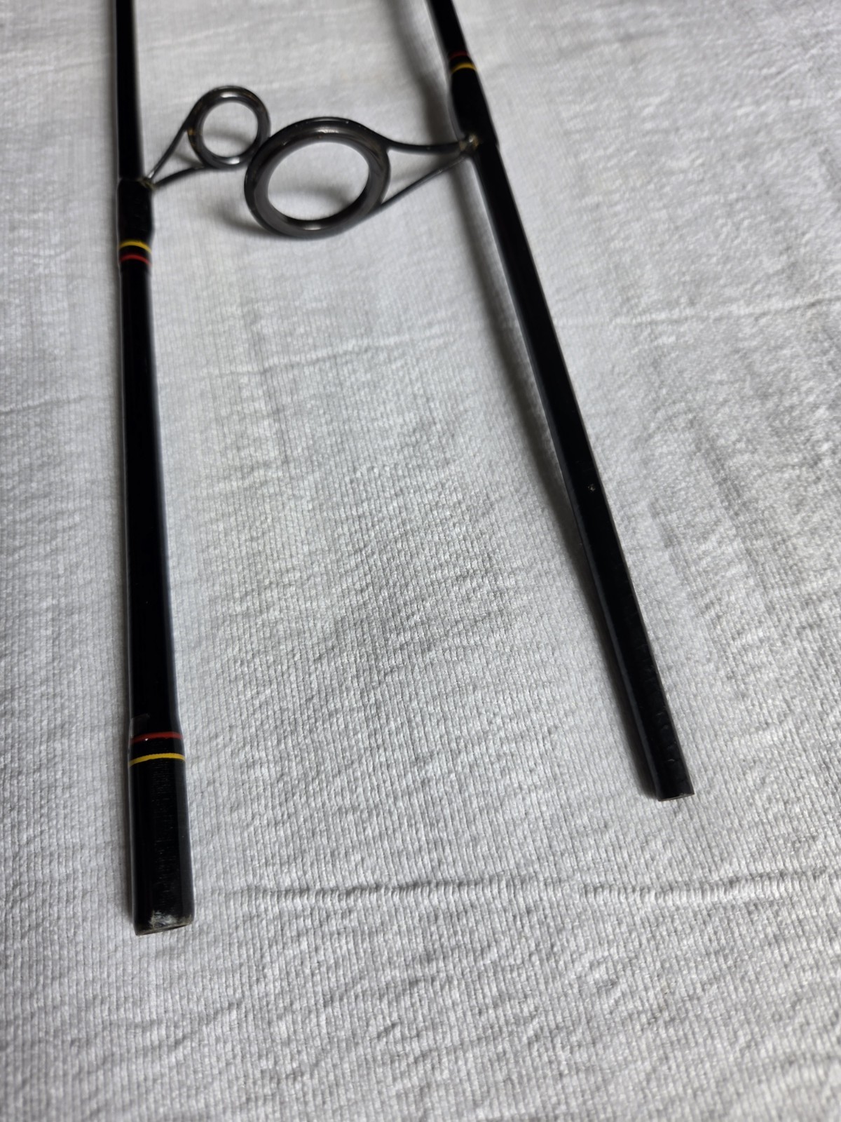 SHAKESPEARE 6′ UGLY STIK 2 PC SPINNING ROD – USED/DECENT