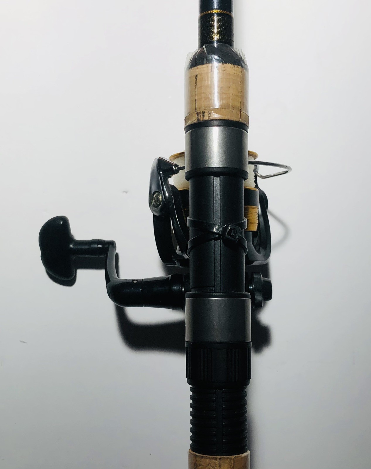 DAIWA D SHOCK DSC F702MC 7’0″ 2 Piece 6-14LB Spinning Rod & D Shock 3000B Reel