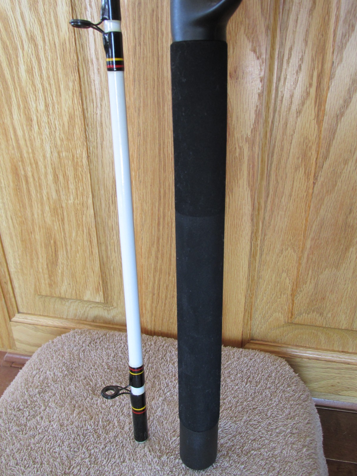 STRAIGHT BUTT! SHAKESPEARE UGLYSTIK CATFISH~8′ 2 pc~Casting Rod~Med Heavy USED