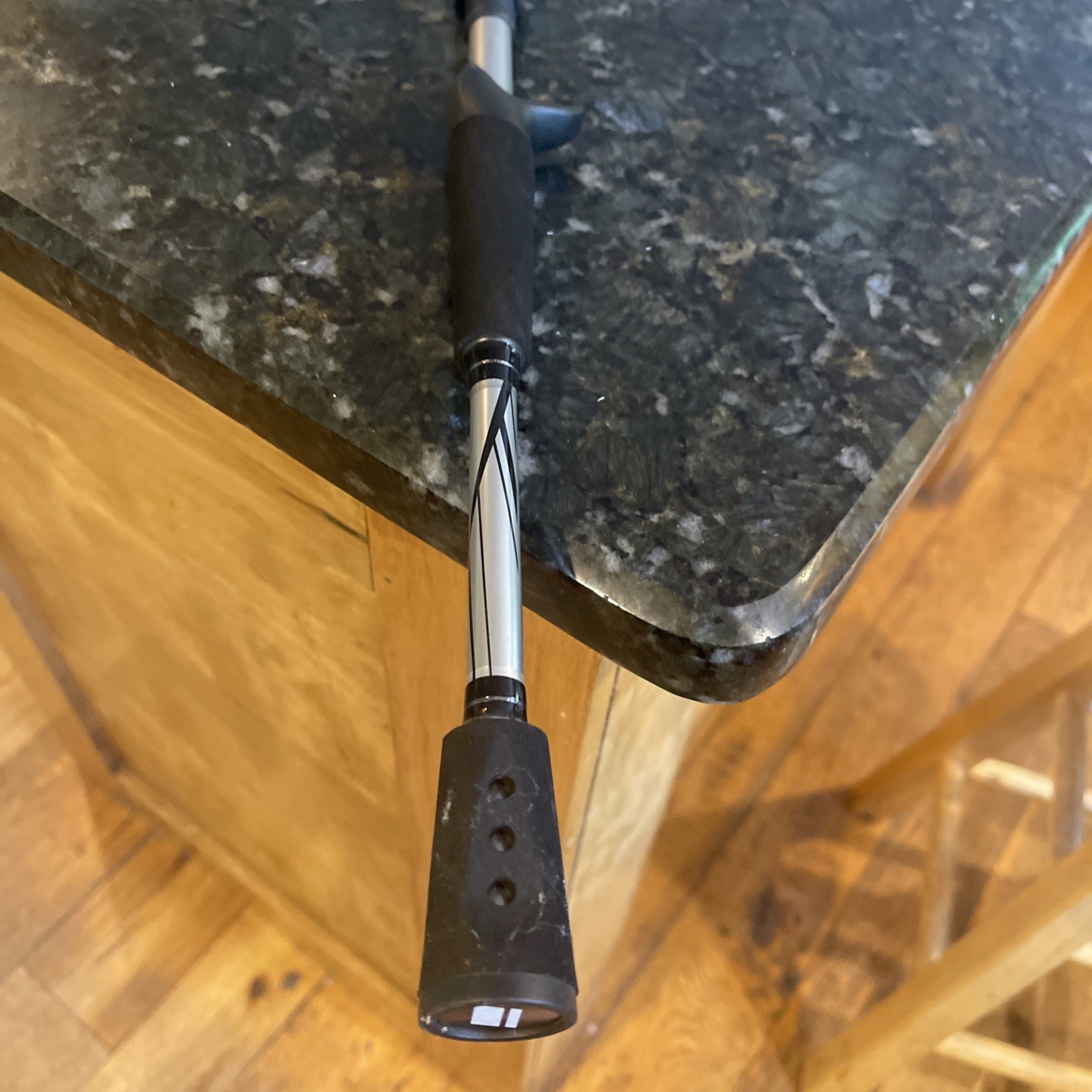 ABU GARCIA VENGEANCE CASTING ROD 7 Foot Medium Heavy 3/8-1 Oz 12-20 Lb VENGC70-