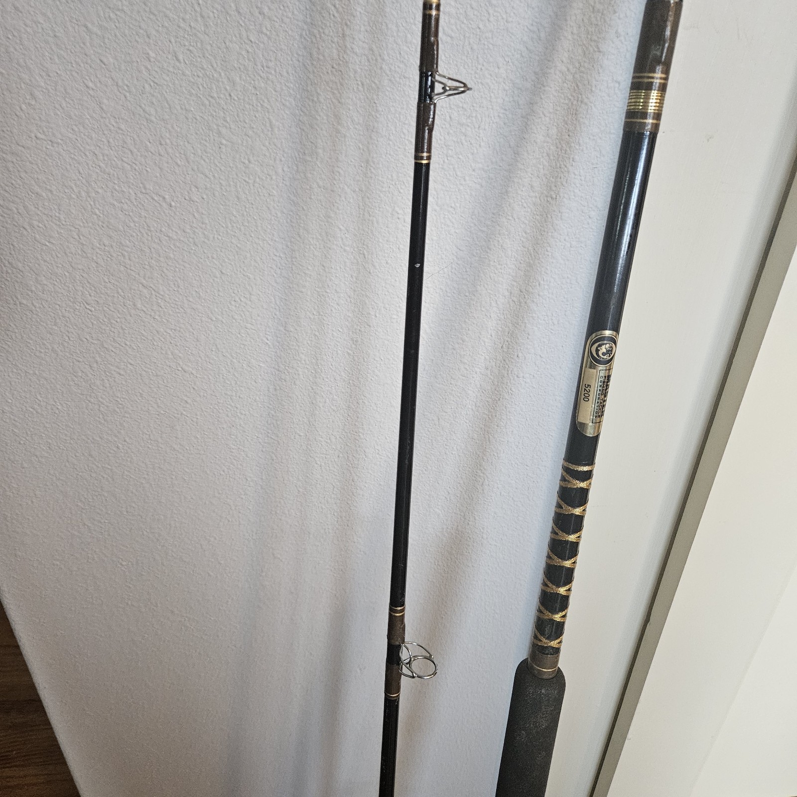 Master Model 5200 Black Graphite Spinning Rod 2 Piece Big Game Fishing Pole 8ft