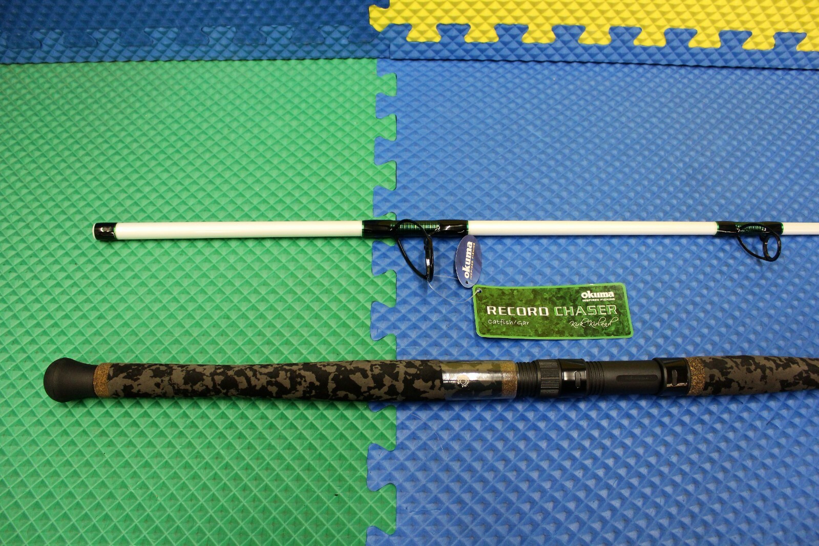 Okuma Record Chaser Catfish Alligator Gar Spinning Rod 2-Pc Md Hvy 9′ RC-S-902MH