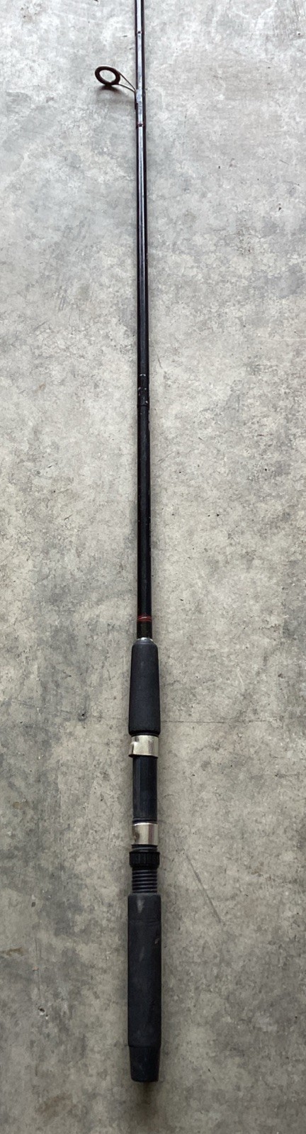 VTG Abu Garcia 400 Balanced Action 6’6″ Medium Light Action Spinning Rod 2-Piece
