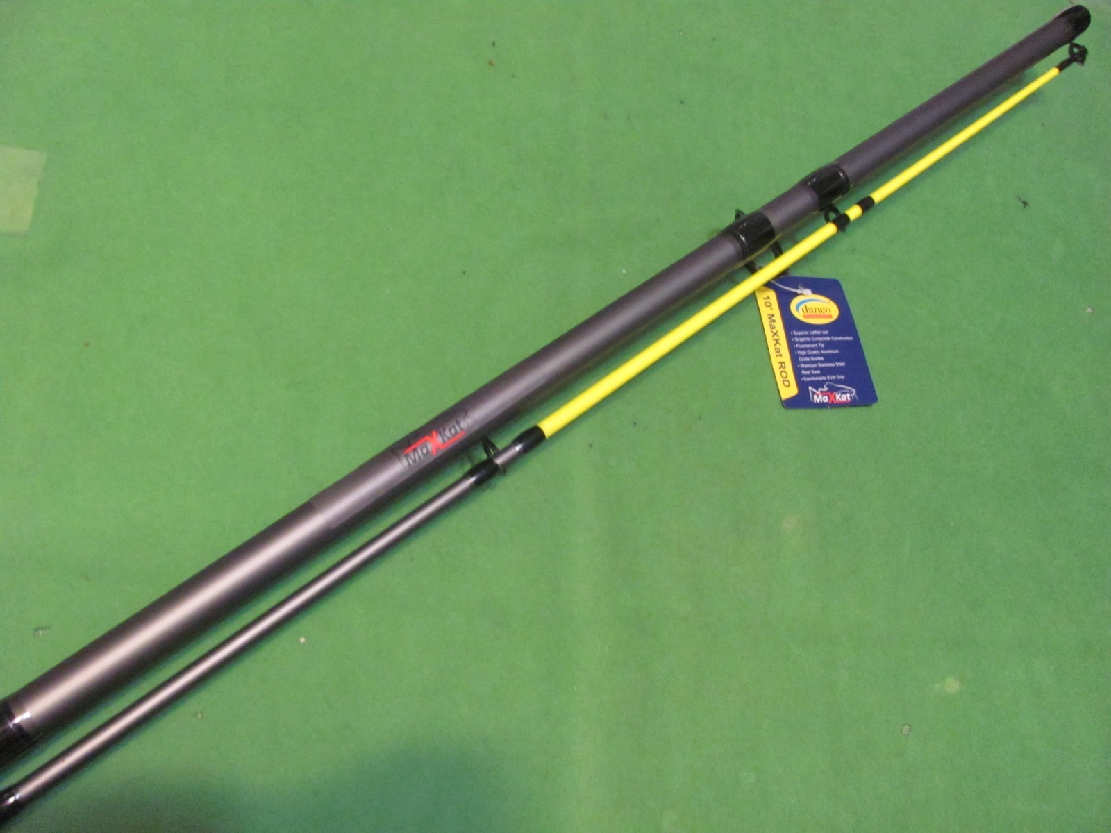 Danco Max Kat 10′ 0″ Medium Heavy Action Spinning 2-Piece Surf Rod.